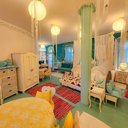 Feher Tulipan Apartman Hotell Debrecen Exteriör bild