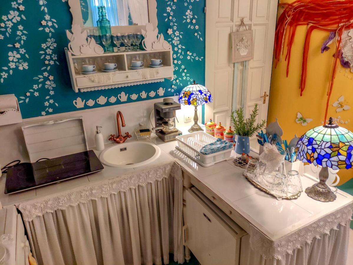 Feher Tulipan Apartman Hotell Debrecen Exteriör bild