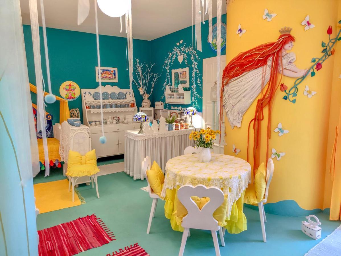 Feher Tulipan Apartman Hotell Debrecen Exteriör bild