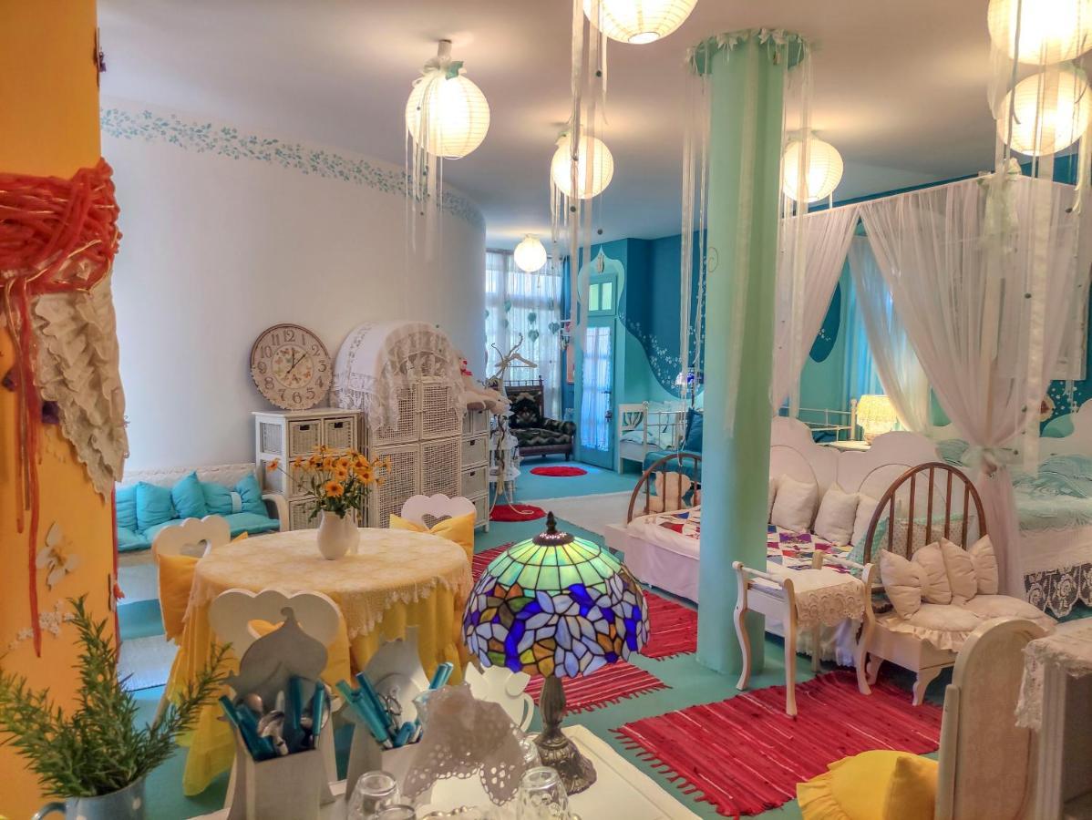 Feher Tulipan Apartman Hotell Debrecen Exteriör bild